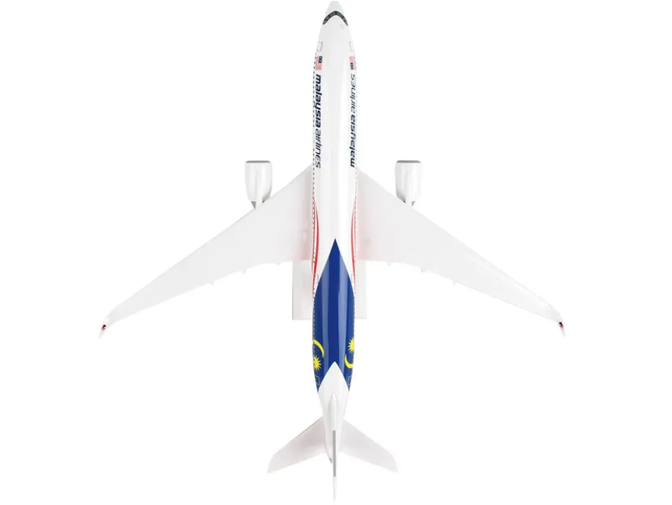 Airbus A350-900 Commercial Aircraft "Malaysia Airlines" (9M-MAC) White with Flag Graphics (Snap-Fit) 1/200 Plastic Model by Skymarks