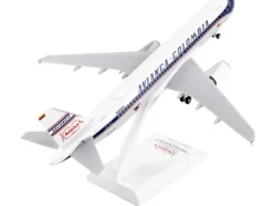 Airbus A320 Commercial Aircraft with Landing Gear Avianca Colombia N284AV White and Gray with Blue Stripes Snap Fit 1/150 Plastic Model Skymarks SKR1033