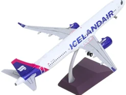 Airbus A321neo Commercial Aircraft "Icelandair" (TF-IAA) White with Blue and Pink Tail "Gemini 200" Series 1/200 Diecast Model Airplane by GeminiJets
