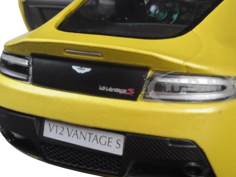 Aston Martin Vantage S V12 Yellow 1/24 Diecast Model Car Motormax 79322