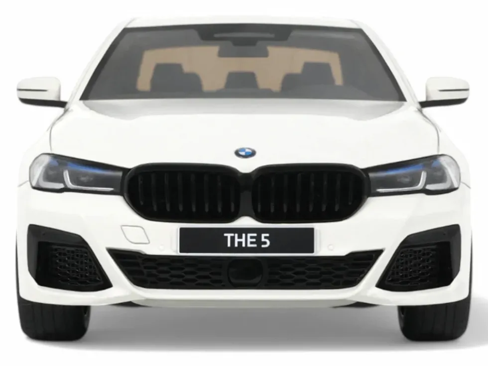 2023 BMW 545e xDrive M Sport Alpine White 1/18 Model Car by GT Spirit