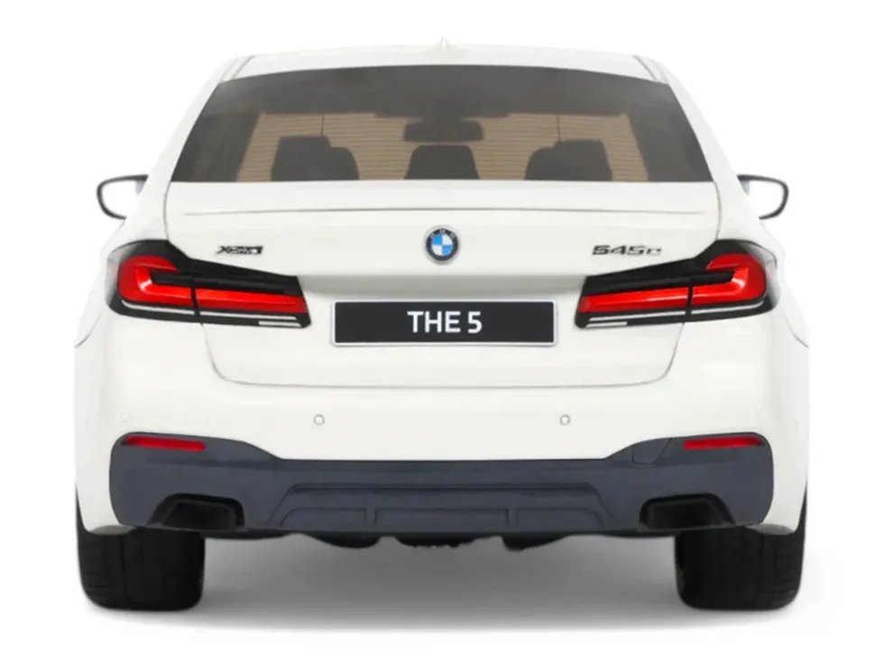 2023 BMW 545e xDrive M Sport Alpine White 1/18 Model Car by GT Spirit
