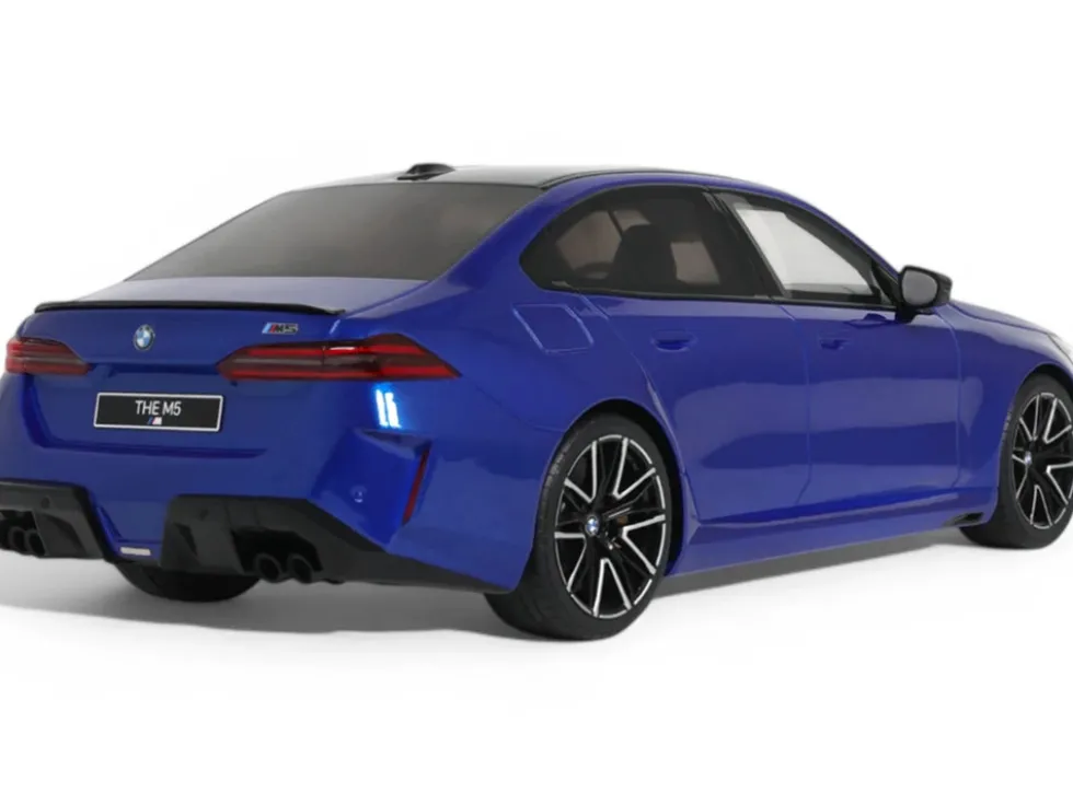 2024 BMW M5 (G90) Marina Bay Blue Metallic with Black Top 1/18 Model Car by GT Spirit