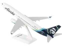 Boeing 737-900 Commercial Aircraft "Alaska Airlines" (N494AS) White with Blue Tail (Snap-Fit) 1/130 Plastic Model by Skymarks