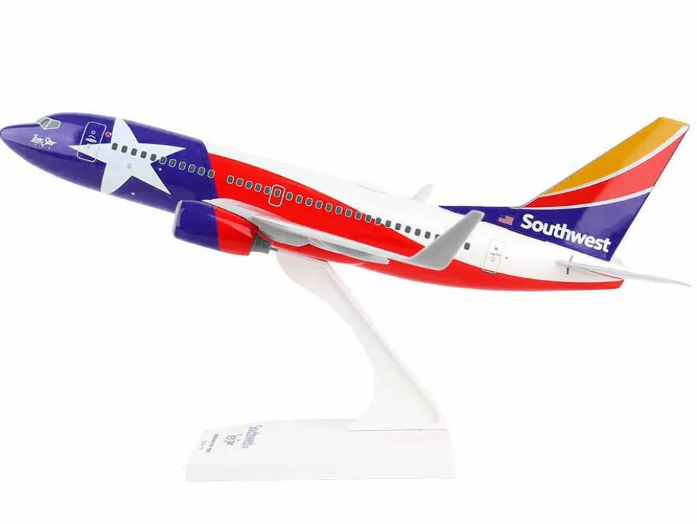 Boeing 737-700 Commercial Aircraft "Southwest Airlines - Lone Star One" (N931WN) Texas Flag Livery (Snap-Fit) 1/130 Plastic Model by Skymarks