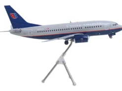 Boeing 737-500 Commercial Aircraft "United Airlines - Classic 737 Series" (N936UA) Gray with Blue Tail "Gemini 200" Series 1/200 Diecast Model Airplane by GeminiJets