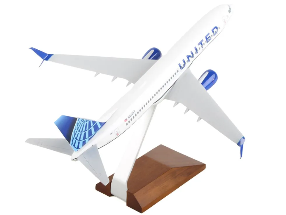 Boeing 737-800 Commercial Aircraft "United Airlines" (N37267) White with Blue Tail and Wood Stand (Snap-Fit) 1/130 Plastic Model by Skymarks
