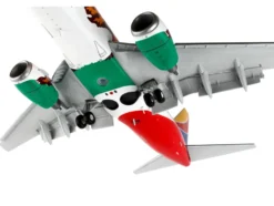 Boeing 737 700 Commercial Aircraft with Flaps Down Southwest Airlines California One California Flag Livery Gemini 200 Series 1/200 Diecast Model Airplane GeminiJets G2SWA1010F