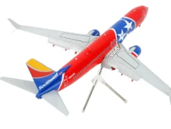 Boeing 737 800 Commercial Aircraft with Flaps Down Southwest Airlines Tennessee One Tennessee Flag Livery Gemini 200 Series 1/200 Diecast Model Airplane GeminiJets G2SWA1011F