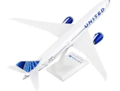 Boeing 787-9 Dreamliner Commercial Aircraft "United Airlines" (N24976) White with Blue Tail (Snap-Fit) 1/200 Plastic Model by Skymarks