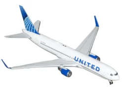 Boeing 767-300ER Commercial Aircraft "United Airlines" (N670UA) White with Blue Tail 1/400 Diecast Model Airplane by GeminiJets