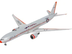 Boeing 777-300ER Commercial Aircraft "American Airlines - Flagship DFW" (N735AT) Silver with Orange Stripes "Gemini 200" Series 1/200 Diecast Model Airplane by GeminiJets