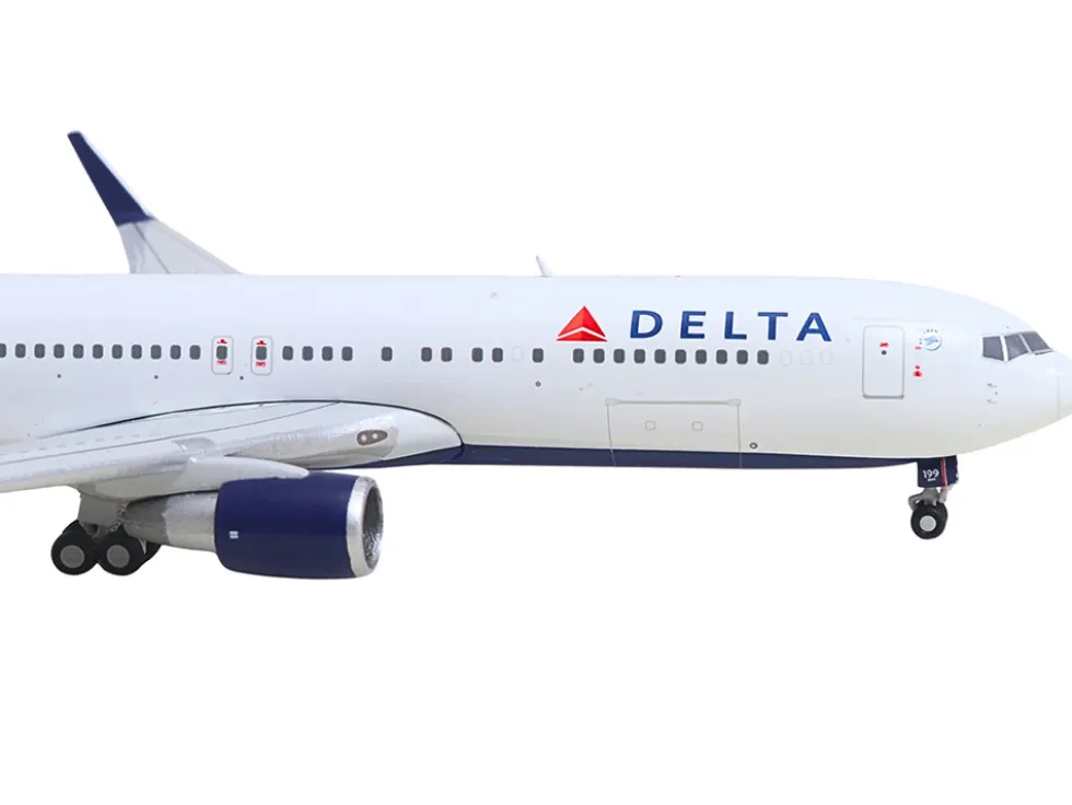 Boeing 767-300ER Commercial Aircraft "Delta Air Lines" (N199DN) White with Red and Blue Tail 1/400 Diecast Model Airplane by GeminiJets
