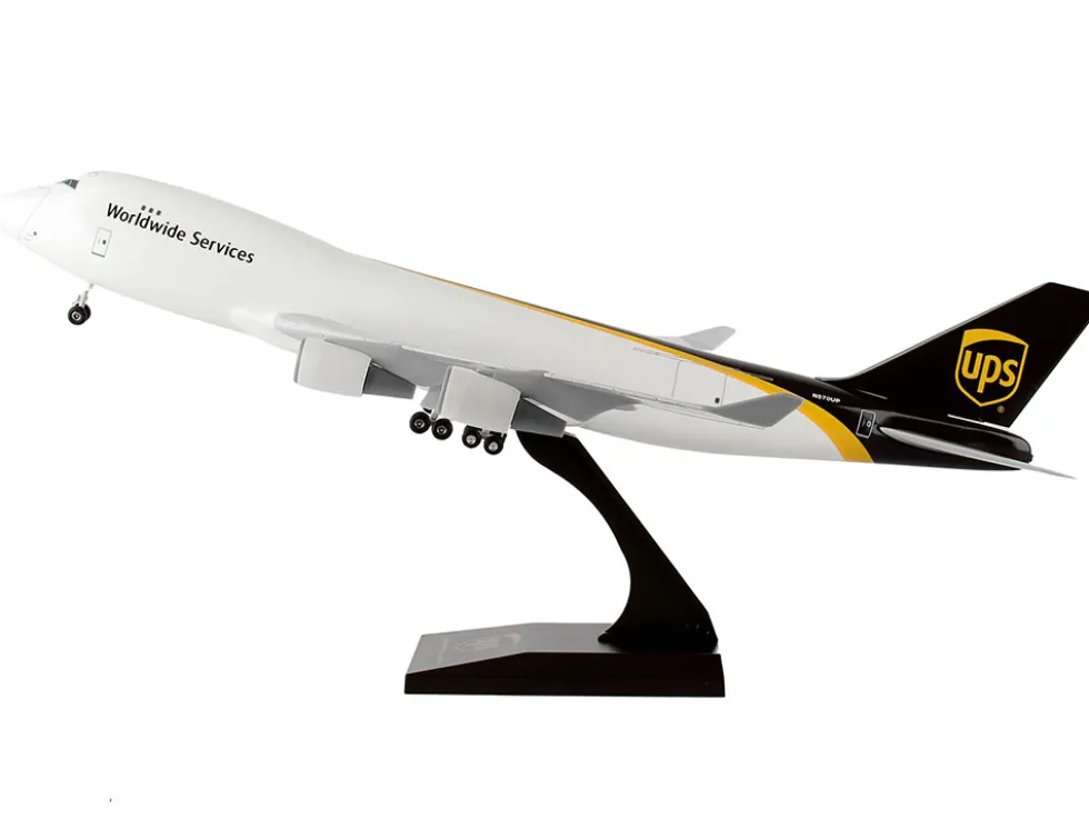 Boeing 747-400F Commercial Aircraft with Landing Gear "UPS Worldwide Services" (N570UP) White and Brown (Snap-Fit) 1/200 Plastic Model by Skymarks