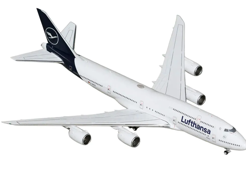 Boeing 747-8I Commercial Aircraft "Lufthansa" (D-ABYA) White with Dark Blue Tail 1/400 Diecast Model Airplane by GeminiJets
