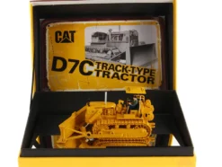 CAT Caterpillar D7C Track-Type Tractor Dozer Yellow Operator Vintage Series 1/50 Diecast Model Diecast Masters 85577