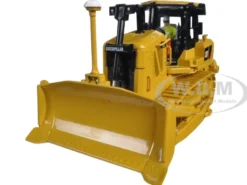 CAT Caterpillar D7E Track Type Tractor With Electric Drive with Operator 1/50 Diecast Model Diecast Masters 85224