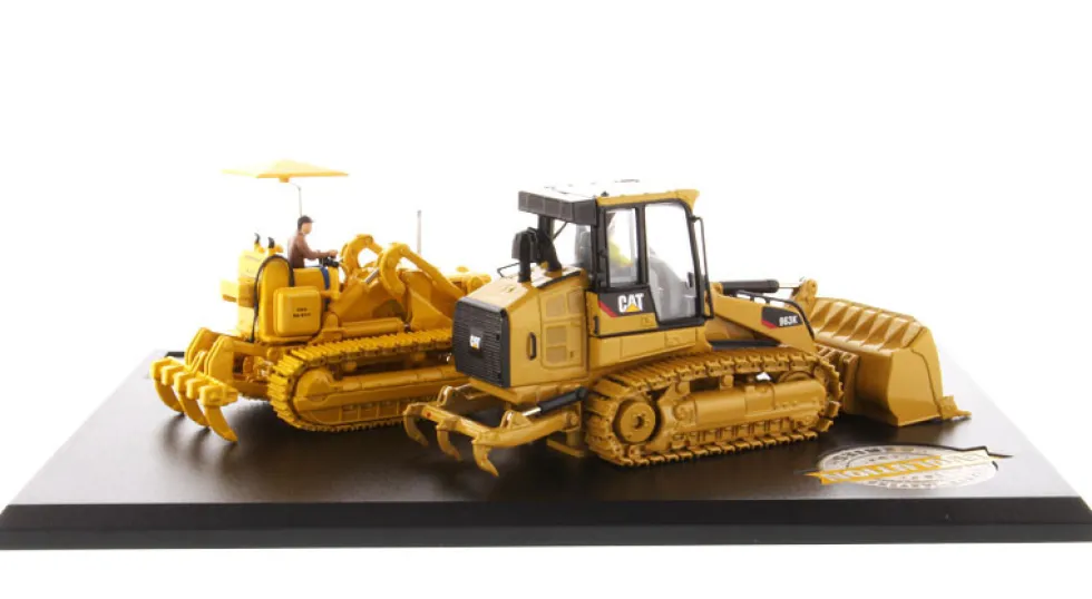 CAT Caterpillar 977D Traxcavator Circa 1955-1960 and CAT Caterpillar 963K Track Loader Current with Operators Evolution Series 1/50 Diecast Models Diecast Masters 85559