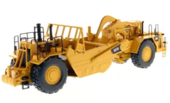 CAT Caterpillar 657 G Wheel Tractor Scraper with Operator Core Classics Series 1/50 Diecast Model Diecast Masters 85175 C