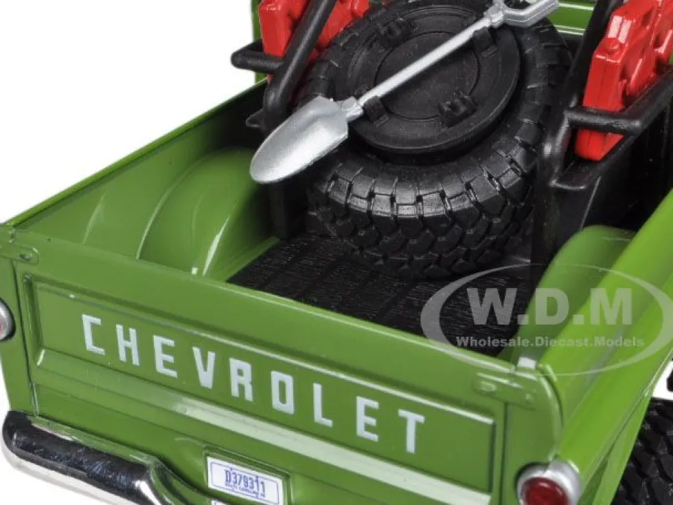 1958 Chevrolet Apache Fleetside Pickup Truck Off Road Green 1/24 Diecast Model Motormax 79135
