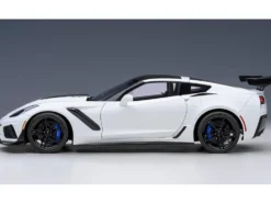 2019 Chevrolet Corvette C7 ZR1 Arctic White with Carbon Top 1/18 Model Car Autoart 71270
