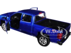 2017 Chevrolet Silverado 1500 LT Z71 Crew Cab Blue 1/27 Diecast Model Car Motormax 79348