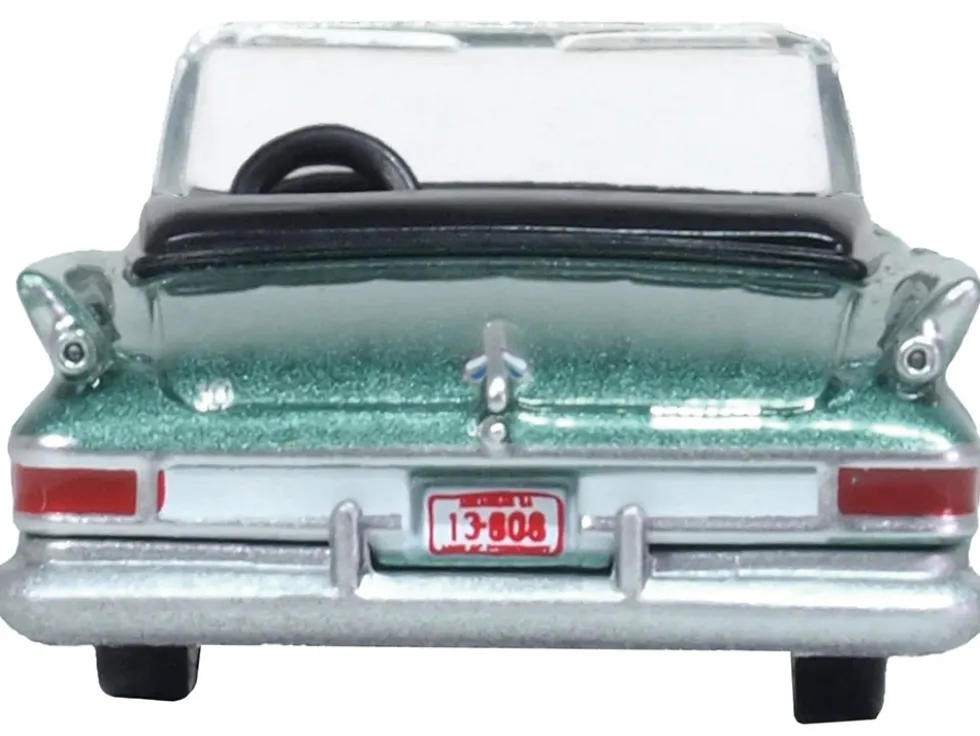 1961 Chrysler 300 Convertible Pinewood Green Metallic 1/87 (HO) Scale Diecast Model Car by Oxford Diecast