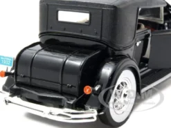 1932 Chrysler Lebaron Black 1/32 Diecast Car Model Signature Models 32316