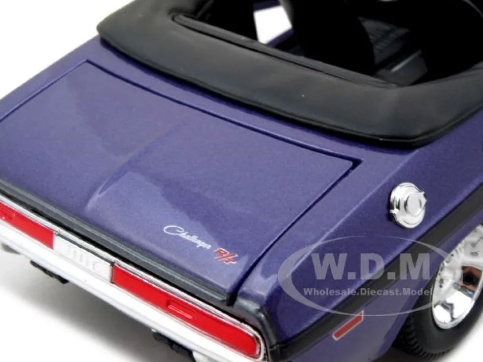 1970 Dodge Challenger R/T Convertible Purple1/24 Diecast Model Car Maisto 31264