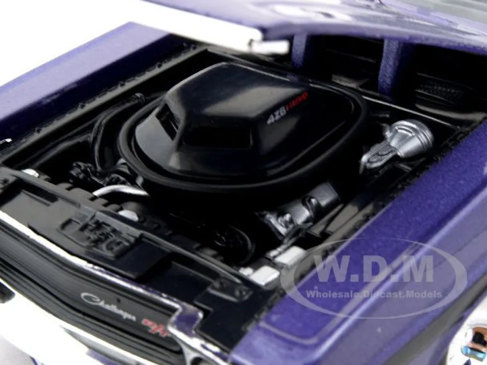 1970 Dodge Challenger R/T Convertible Purple1/24 Diecast Model Car Maisto 31264