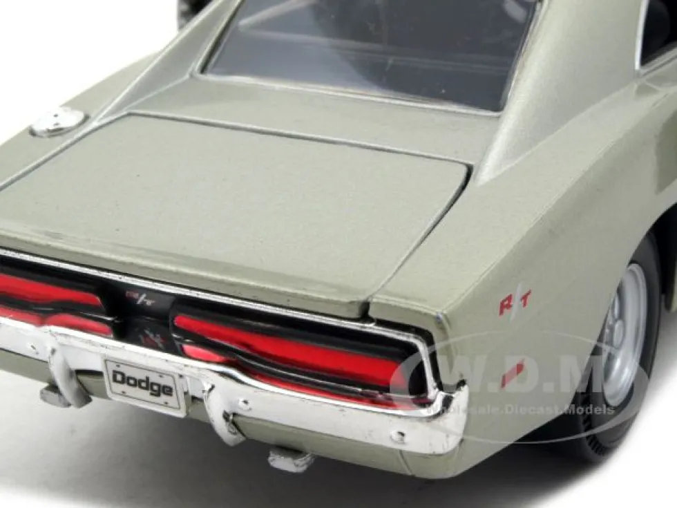 1969 Dodge Charger R/T Hemi Silver 1/25 Diecast Car Model Maisto 31256