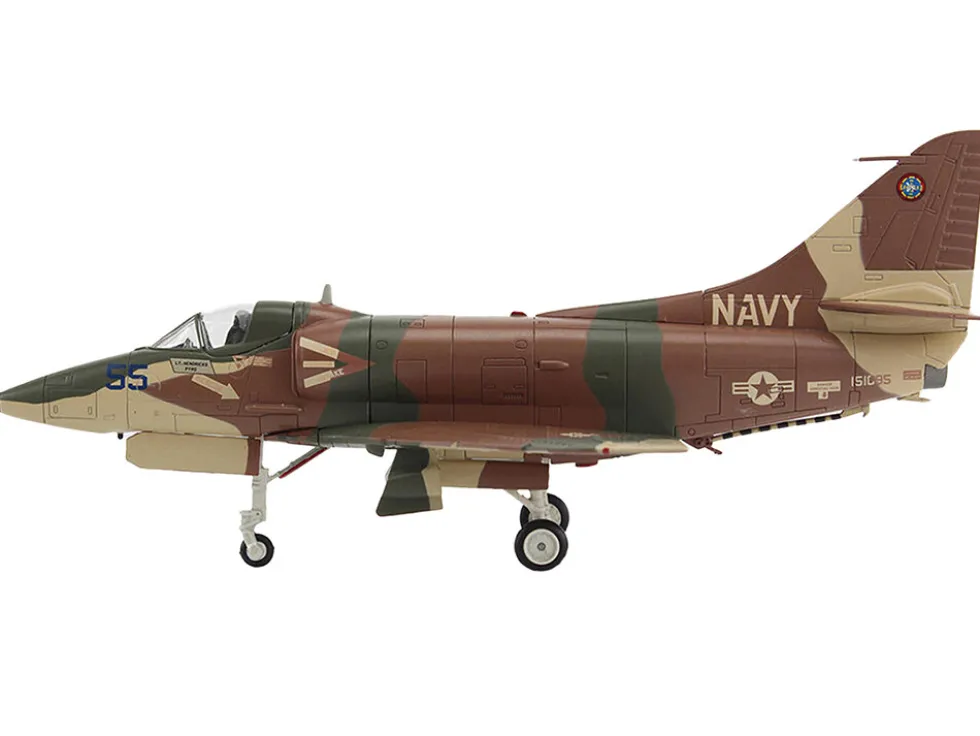 Douglas A-4E Skyhawk Aircraft "Aggressor, 151095" (1985/6) United States Navy "Air Power Series" 1/72 Diecast Model by Hobby Master