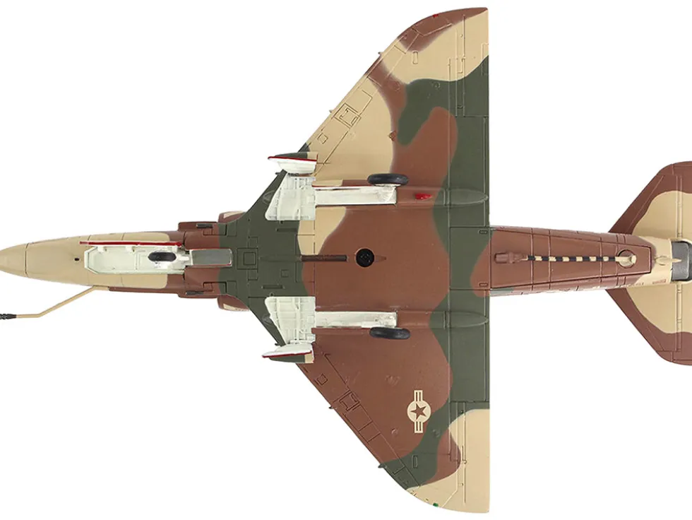 Douglas A-4E Skyhawk Aircraft "Aggressor, 151095" (1985/6) United States Navy "Air Power Series" 1/72 Diecast Model by Hobby Master