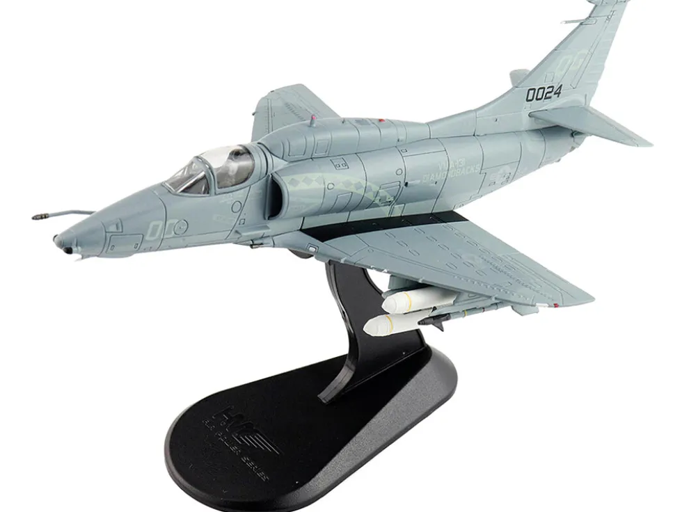 Douglas A-4M Skyhawk Aircraft "VMA-131 Diamondbacks" (1993) United States Marines "Air Power Series" 1/72 Diecast Model by Hobby Master