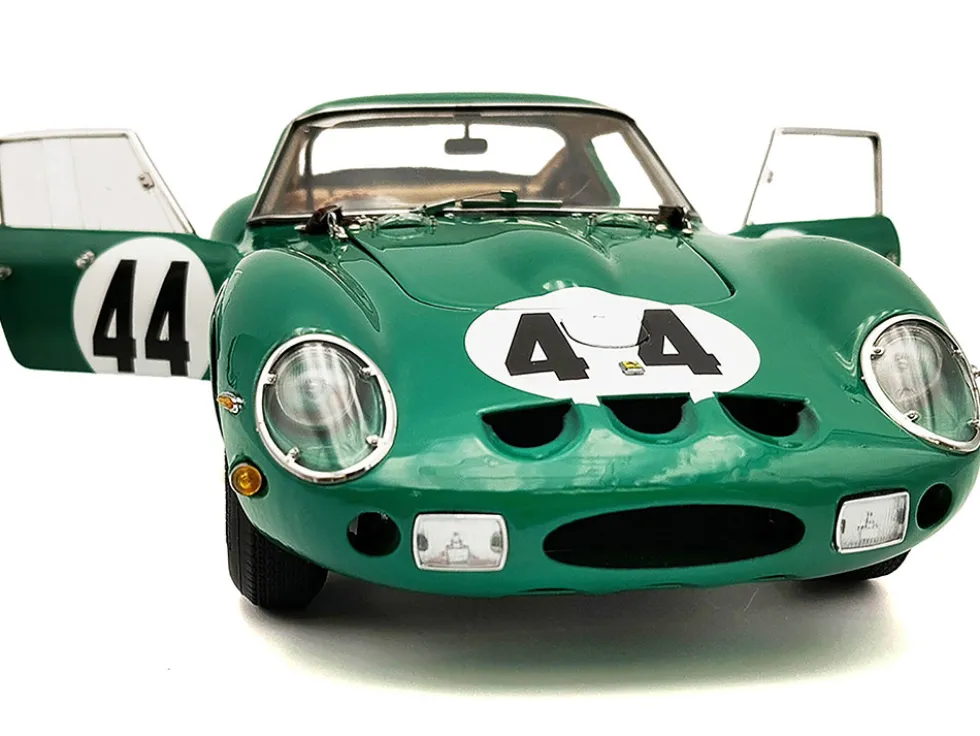 Ferrari 250 GTO #44 David Piper "GP Silverstone" (1963) Limited Edition to 2000 pieces Worldwide 1/18 Diecast Model Car by CMC