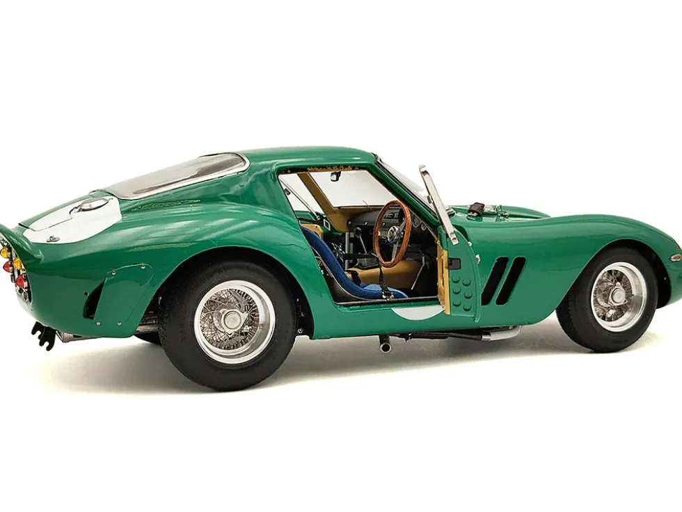 Ferrari 250 GTO #44 David Piper "GP Silverstone" (1963) Limited Edition to 2000 pieces Worldwide 1/18 Diecast Model Car by CMC