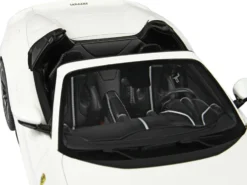 2019 Ferrari 812 GTS Convertible Avus White DISPLAY CASE Limited Edition 32 pieces Worldwide 1/18 Model Car BBR P18184E