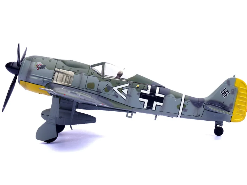 Focke-Wulf Fw 190A Aircraft "108-Victory Ace Hauptmann Hans 'Assi' Hahn, Gruppenkommandeur, III./JG 2 Richthofen, France" (1942) German Luftwaffe 1/72 Diecast Model Airplane by Legion