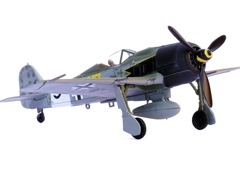 Focke-Wulf Fw 190A Aircraft "Yellow 17, 24-Victory Ace Willi Unger, 12./JG 3 Udet, Germany" (1944) German Luftwaffe 1/72 Diecast Model Airplane by Legion