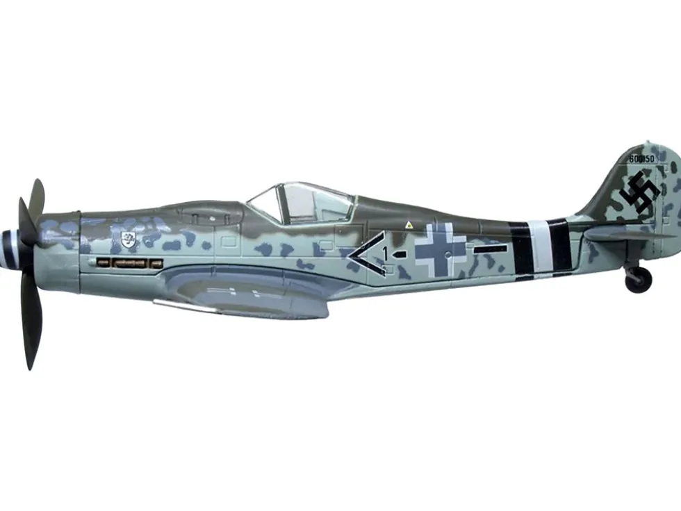 Focke Wulf Fw190D 9 Fighter Aircraft 600150 JG 4 Frankfurt Rhine Main Airfield 1945 German Luftwaffe Oxford Aviation 1/72 Diecast Model Airplane Oxford Diecast AC113