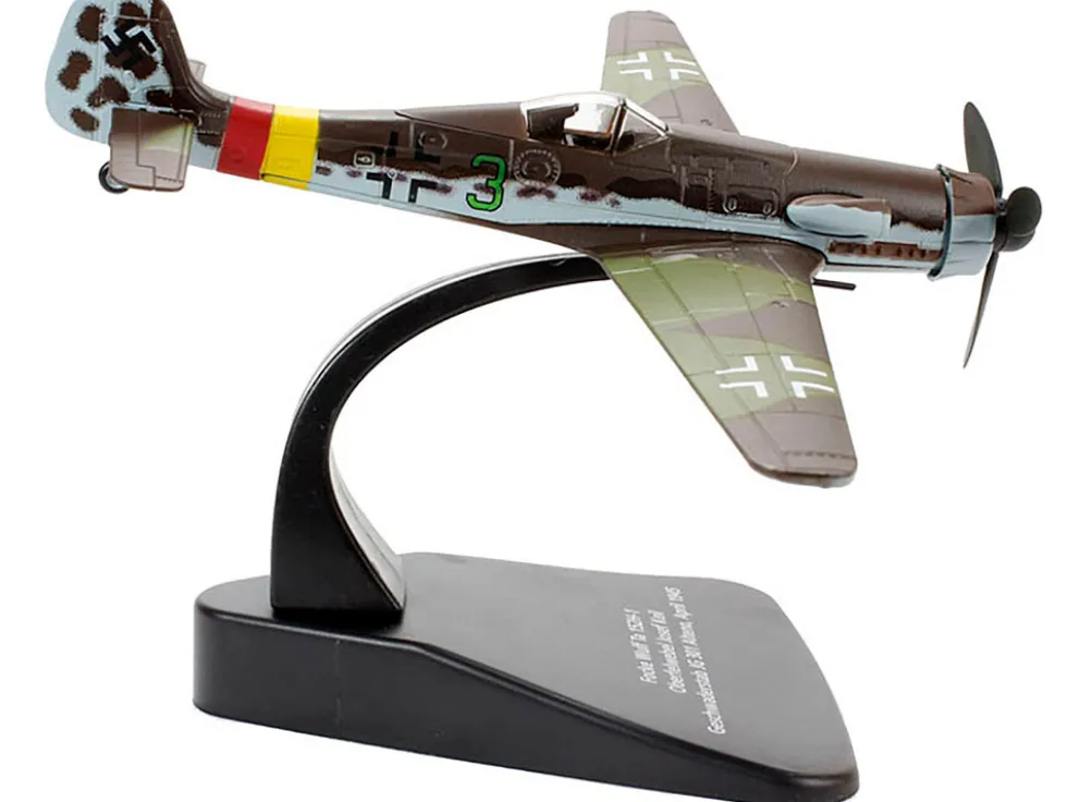 Focke Wulf Ta 152 H 1 Fighter Plane Pilot Oberfelwebel Josef Keil Geschwaderstab JG 301 Alteno April 1945 Oxford Aviation Series 1/72 Diecast Model Airplane Oxford Diecast AC028