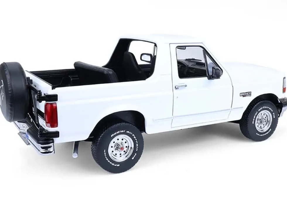 1993 Ford Bronco XLT Oxford White "Artisan Collection" 1/18 Diecast Model Car by Greenlight