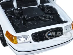 2001 Ford Crown Victoria Police Car Unmarked White Custom Builder's Kit Series 1/18 Diecast Model Car Motormax 73517