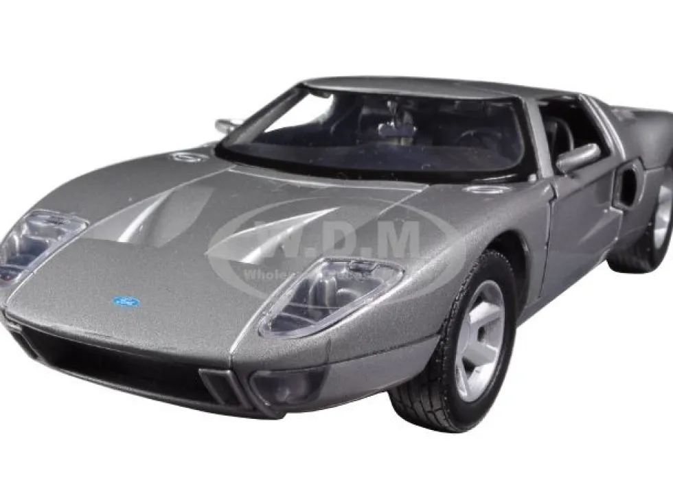 Ford GT Silver 1/24 Diecast Car Model Motormax 73297