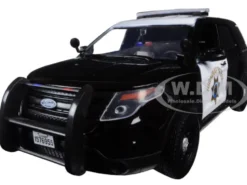 2015 Ford Interceptor Police Utility California Highway Patrol CHP Black White 1/24 Diecast Model Car Motormax 76955