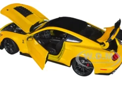 2020 Ford Mustang Shelby GT500 Yellow with Black Top Special Edition 1/18 Diecast Model Car Maisto 31452YL