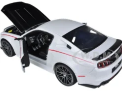 2014 Ford Mustang Street Racer White 1/24 Diecast Model Car Maisto 31506