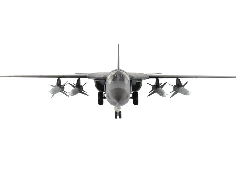 General Dynamics F-111C Pig Aircraft "90th Anniversary of No. 6 Squadron" (2007) Royal Australian Air Force "Air Power Series" 1/72 Diecast Model by Hobby Master