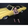 Hanging Out II Patricia Figurine 1/24 Scale Models American Diorama 38286
