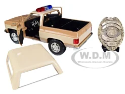 Hopper's Chevrolet Blazer Police Badge Hawkins Police Dept Stranger Things 2016 TV Series 1/24 Diecast Model Car Jada 31111